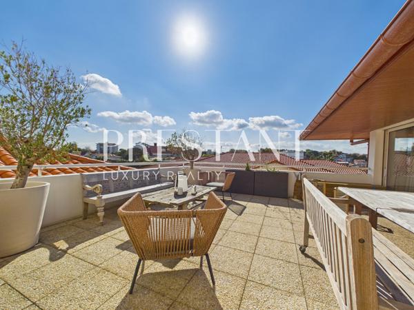 Appartement rare – Dernier étage avec terrasse, ascenseur, vue dégagée,et garage au cœur de Biarritz, BIARRITZ