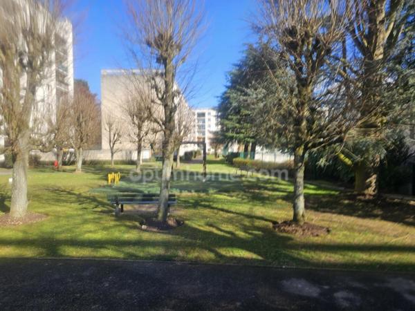 MONTMORENCY (95)  A vendre Appartement  de 99 m ² dans résidence sécurisée avec piscine, tennis et espaces verts.
