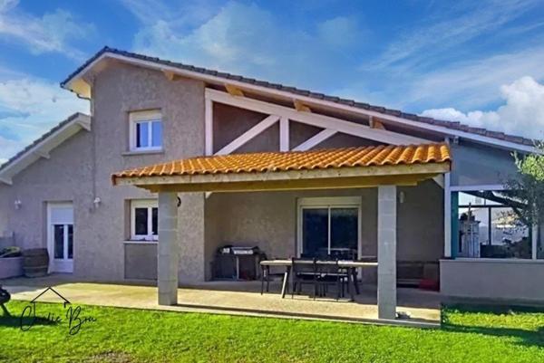 Maison Traditionnelle rénovée sur beau terrain clos