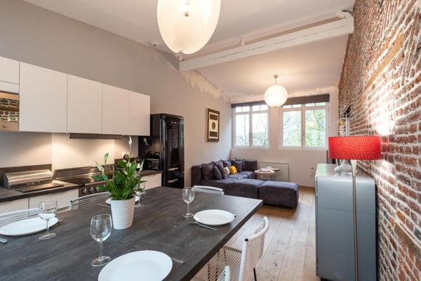 A LOUER : T3 à Lille • Grand place • 1 615 € CC • Réf. 00693-001