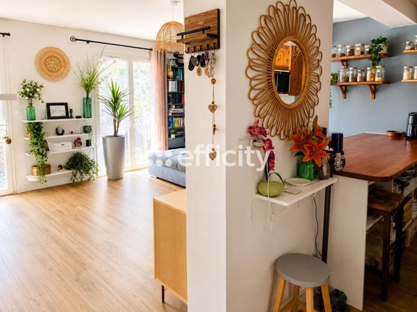 Maison
         4 pièces
        - 80 m² 238 000 € *