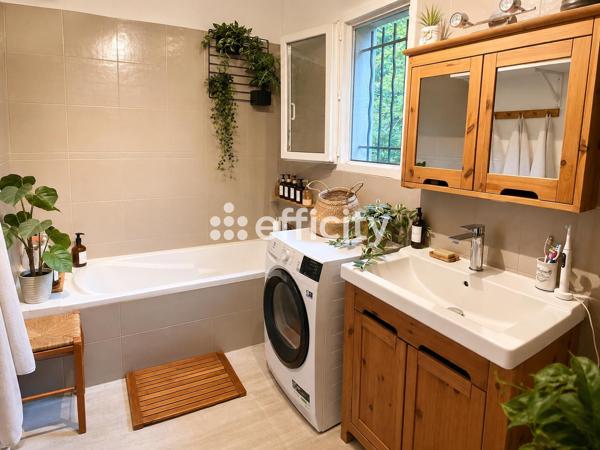 Maison
         4 pièces
        - 80 m² 238 000 € *