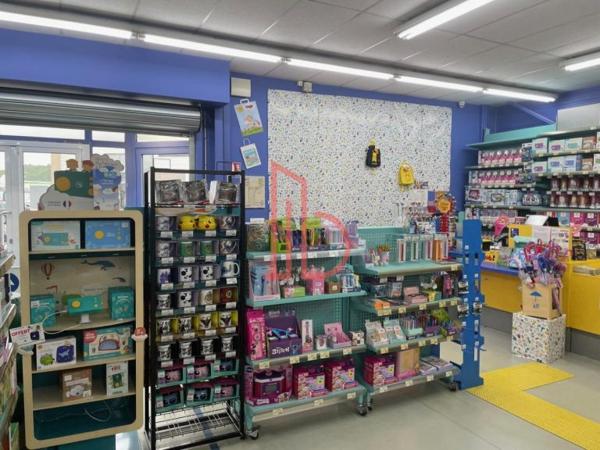 Local Commercial de 890 m² à louer à Bordeaux Rive Droite