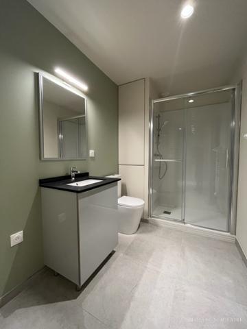 LIGUGE, CHATEAU DE LA MOTTE, STUDIO DE 33m² AVEC JARDIN