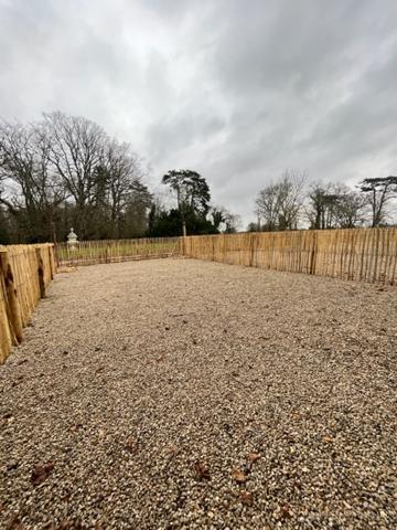 LIGUGE, CHATEAU DE LA MOTTE, STUDIO DE 33m² AVEC JARDIN