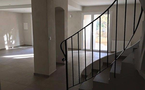 Maison à louer    4 pièces •  Le Castellet