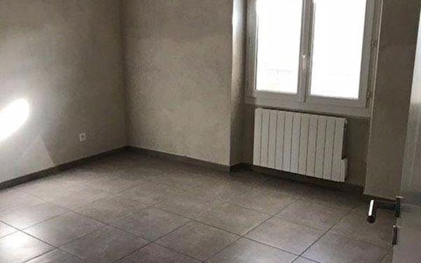 Maison à louer    4 pièces •  Le Castellet