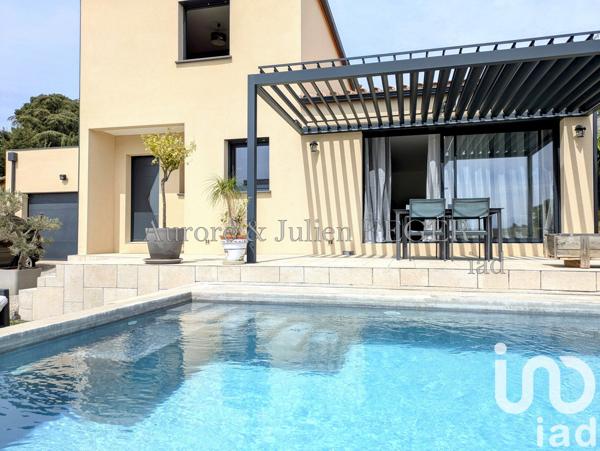 Maison traditionnelle 6 pièces de 158 m² à Saint-Estève (66240)