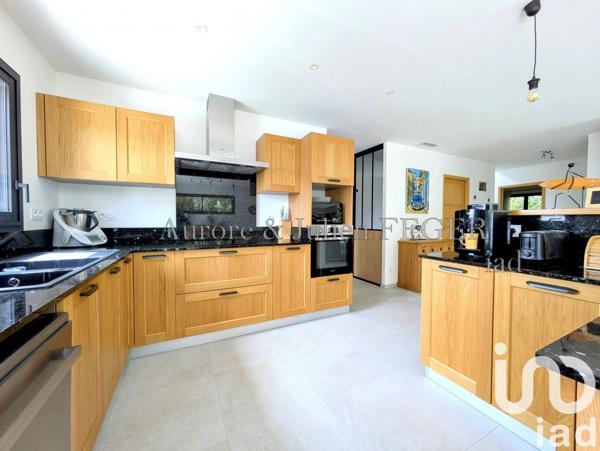 Maison traditionnelle 6 pièces de 158 m² à Saint-Estève (66240)