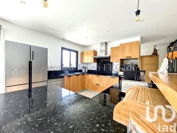 Maison traditionnelle 6 pièces de 158 m² à Saint-Estève (66240)