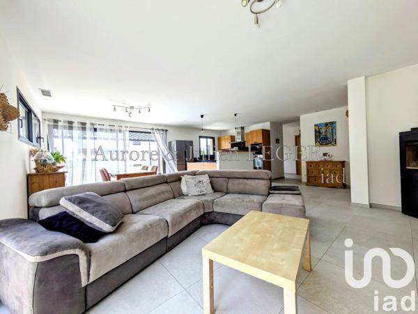 Maison traditionnelle 6 pièces de 158 m² à Saint-Estève (66240)