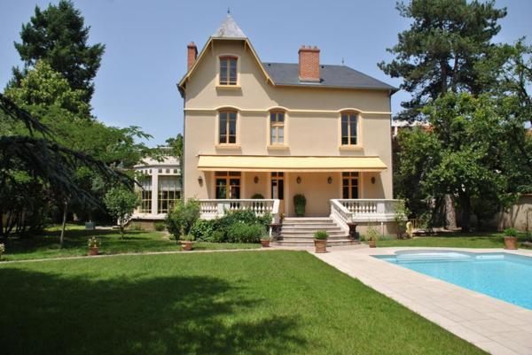 Maison 299 m2 avec piscine, Le Coteau