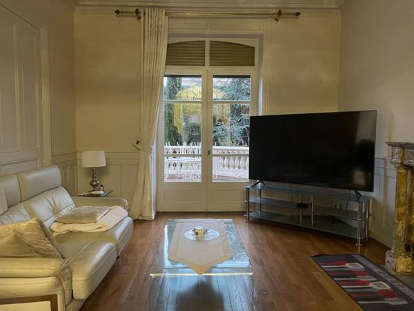 Maison 299 m2 avec piscine, Le Coteau