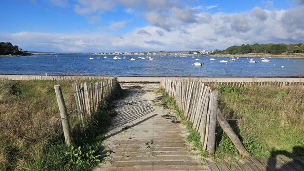 Concarneau Face Mer – Le Cabellou “Renaissance” pour cette bâtisse Art Déco (T3 Duplex de 88 m²)