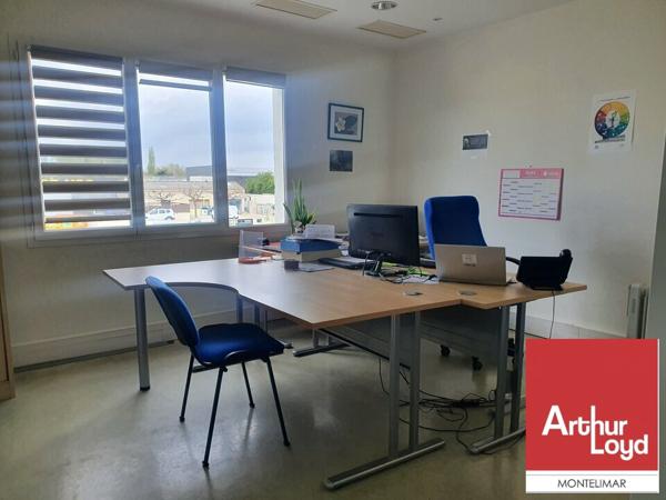 PIERRELATTE - A LOUER - PLATEAUX DE BUREAUX EN ETAGE AVEC PARKING
