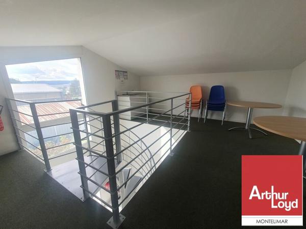 PIERRELATTE - A LOUER - PLATEAUX DE BUREAUX EN ETAGE AVEC PARKING