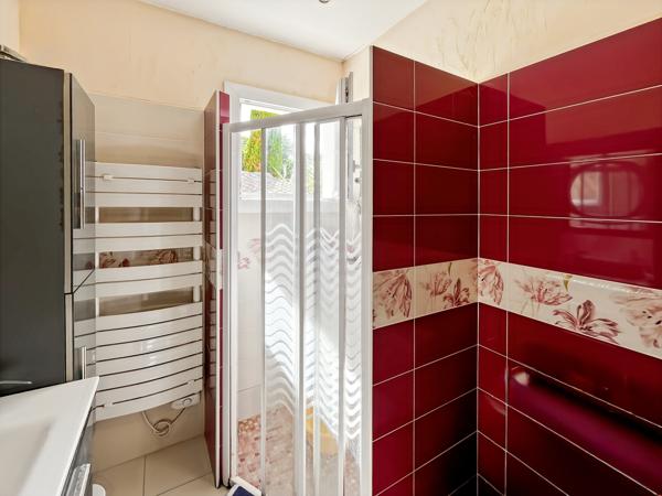 Maison
         2 pièces
        - 37 m²