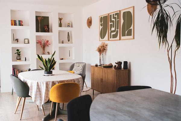 A vendre Angers secteur Roc Epine, proche étang Saint Nicolas, maison non mitoyenne, lumineuse entièrement rénovée avec goût, 4 chambres dont une suite parentale, deux salles de bains, cuisine américaine, garage, paking, jardin clos sans vis à vis.Proximi