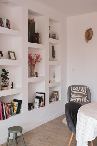 A vendre Angers secteur Roc Epine, proche étang Saint Nicolas, maison non mitoyenne, lumineuse entièrement rénovée avec goût, 4 chambres dont une suite parentale, deux salles de bains, cuisine américaine, garage, paking, jardin clos sans vis à vis.Proximi