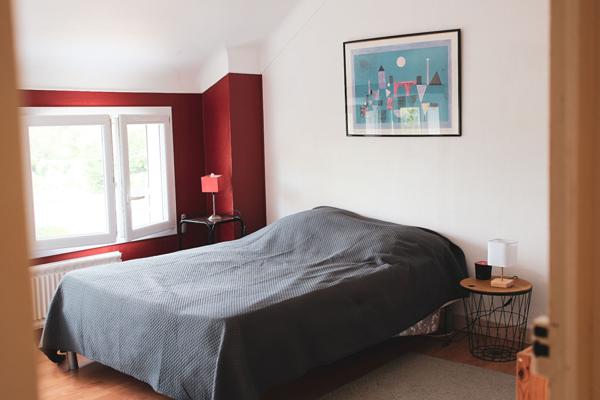 A vendre Angers secteur Roc Epine, proche étang Saint Nicolas, maison non mitoyenne, lumineuse entièrement rénovée avec goût, 4 chambres dont une suite parentale, deux salles de bains, cuisine américaine, garage, paking, jardin clos sans vis à vis.Proximi