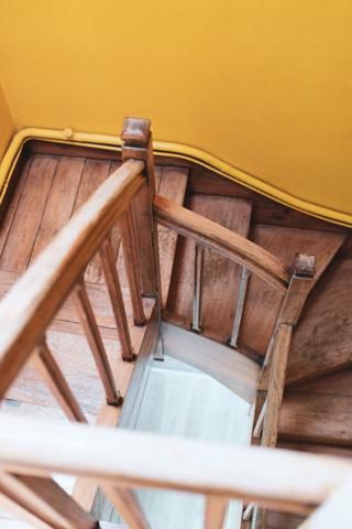 A vendre Angers secteur Roc Epine, proche étang Saint Nicolas, maison non mitoyenne, lumineuse entièrement rénovée avec goût, 4 chambres dont une suite parentale, deux salles de bains, cuisine américaine, garage, paking, jardin clos sans vis à vis.Proximi