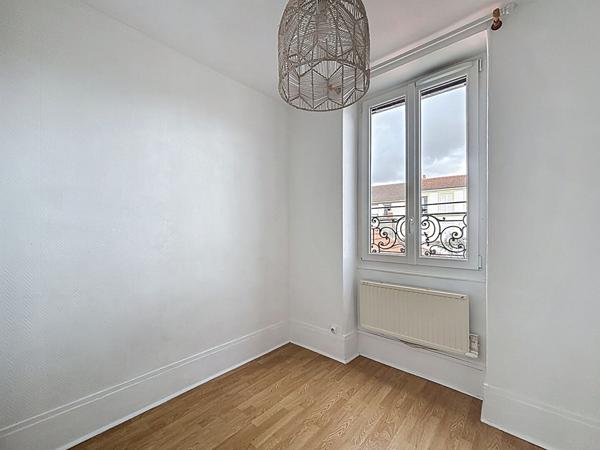 BAGNOLET, CENTRE-VILLE, 5 MIN DU METRO, DERNIER ETAGE SANS VIS A VIS, CHARMANT PETIT 2 PIECES