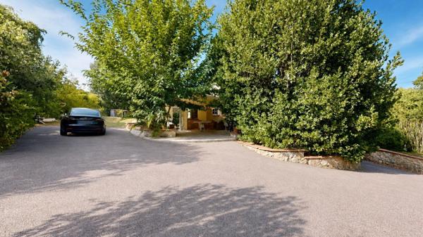UN HAVRE DE PAIX AU BORD DE LA RIVIÈRE, IDÉAL POUR UNE VIE DE FAMILLE