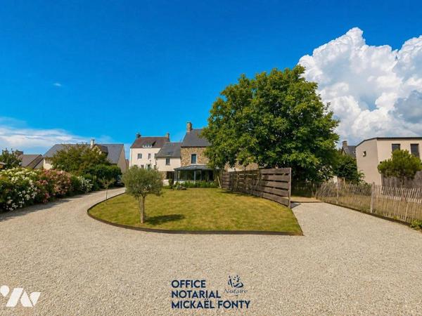À VENDRE - PROPRIÉTÉ EN PIERRE vie de plain-pied À PROXIMITÉ DE COUTAINVILLE
152 m² habitables...