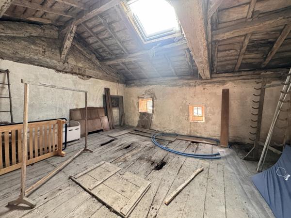 ENSEMBLE DE CARACTÈRE EN PIERRE  FORT POTENTIEL  ROULLET-SAINT-ESTÈPHE