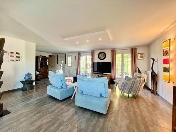 MAISON FAMILIALE - 6 CHAMBRES - PISCINE - 2000M² - CALME - TREILLIERES