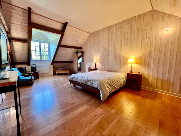 MAISON FAMILIALE - 6 CHAMBRES - PISCINE - 2000M² - CALME - TREILLIERES