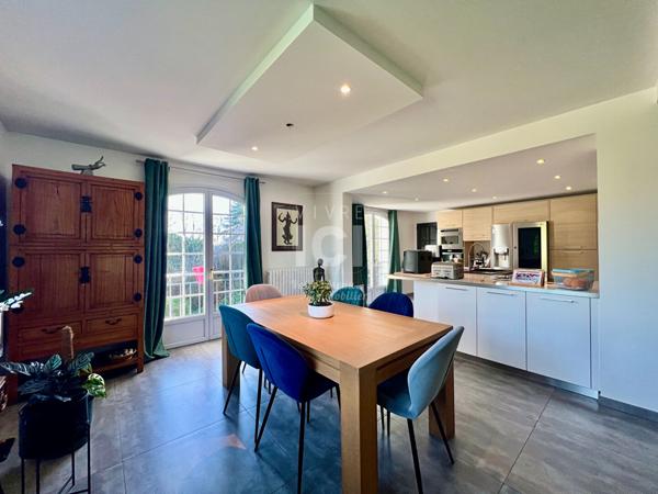 MAISON FAMILIALE - 6 CHAMBRES - PISCINE - 2000M² - CALME - TREILLIERES