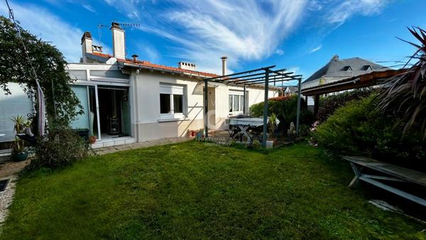 MAISON FAMILIALE - 6 CHAMBRES - PISCINE - 2000M² - CALME - TREILLIERES