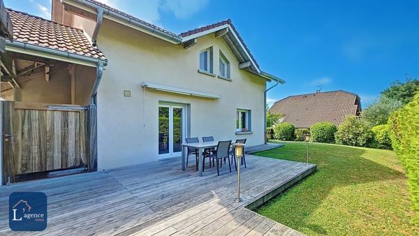 Maison 306 m² Studio indépendant 5 Chambres Jardin Terrasse Sous-sol Abri voiture