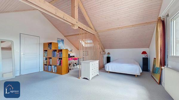 Maison 306 m² Studio indépendant 5 Chambres Jardin Terrasse Sous-sol Abri voiture