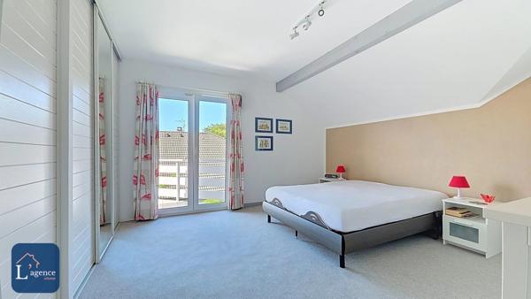 Maison 306 m² Studio indépendant 5 Chambres Jardin Terrasse Sous-sol Abri voiture