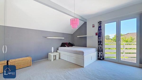 Maison 306 m² Studio indépendant 5 Chambres Jardin Terrasse Sous-sol Abri voiture