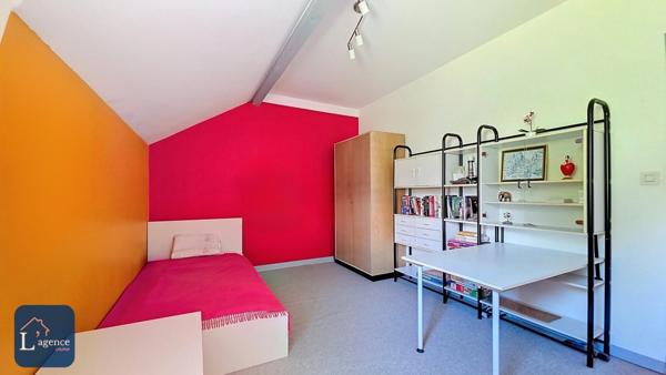 Maison 306 m² Studio indépendant 5 Chambres Jardin Terrasse Sous-sol Abri voiture