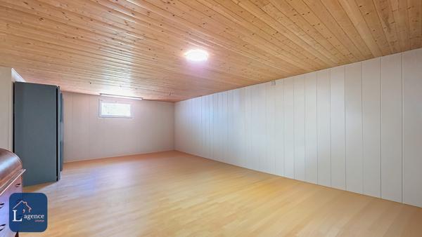 Maison 306 m² Studio indépendant 5 Chambres Jardin Terrasse Sous-sol Abri voiture