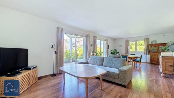 Maison 306 m² Studio indépendant 5 Chambres Jardin Terrasse Sous-sol Abri voiture