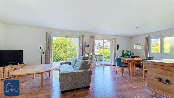 Maison 306 m² Studio indépendant 5 Chambres Jardin Terrasse Sous-sol Abri voiture