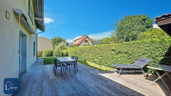 Maison 306 m² Studio indépendant 5 Chambres Jardin Terrasse Sous-sol Abri voiture