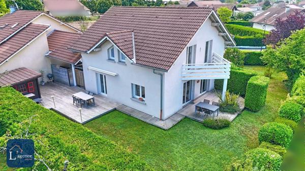 Maison 306 m² Studio indépendant 5 Chambres Jardin Terrasse Sous-sol Abri voiture