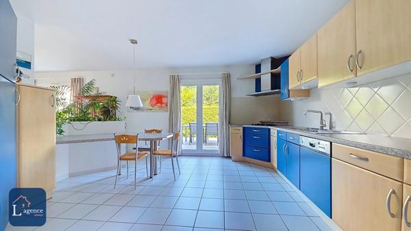 Maison 306 m² Studio indépendant 5 Chambres Jardin Terrasse Sous-sol Abri voiture