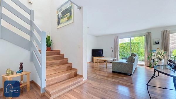 Maison 306 m² Studio indépendant 5 Chambres Jardin Terrasse Sous-sol Abri voiture