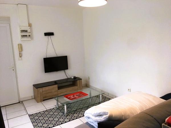 STUDIO VENDU LOUE - 2 PLACES DE PARKINGS