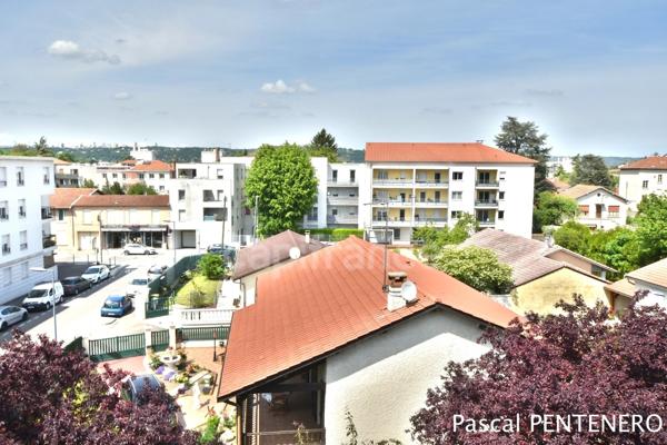 A vendre VAULX EN VELIN appartement T4 traversant