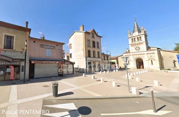 A vendre VAULX EN VELIN appartement T4 traversant