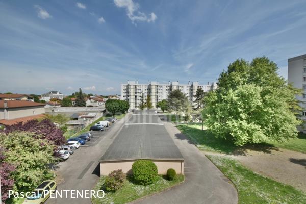 A vendre VAULX EN VELIN appartement T4 traversant