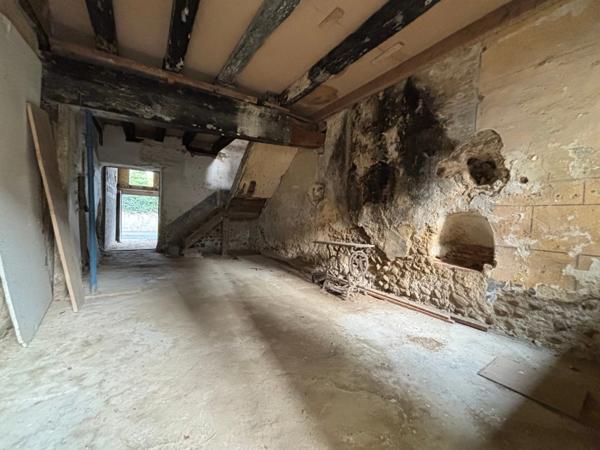 Dpt Hautes Pyrénées (65), à vendre TRIE SUR BAISE 2 grands garages de 71 m² et 82 m² + étages sur 153 m² de terrain au total, en centre-ville, au calme